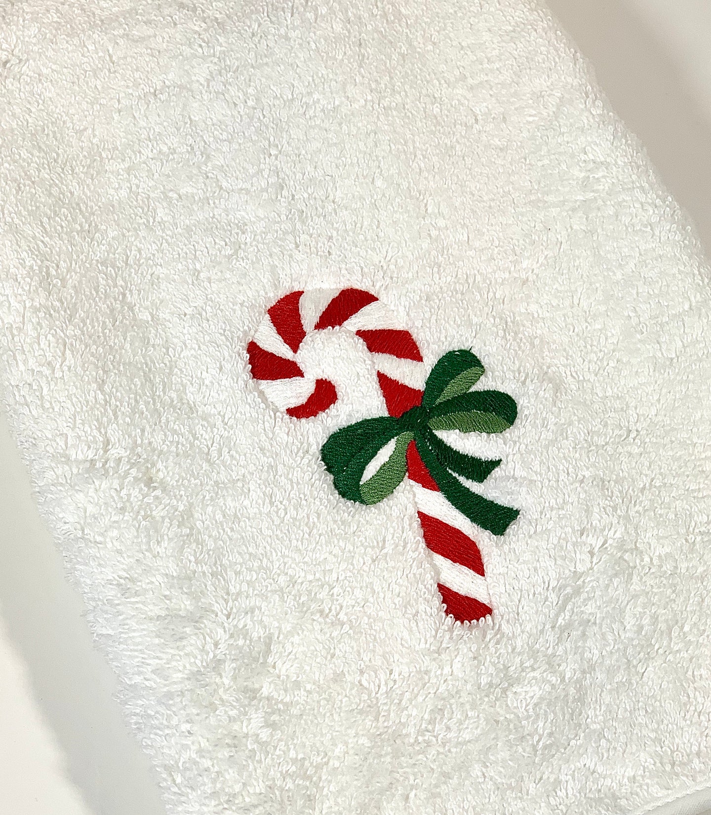 CANDY CANE GUEST TOWEL
